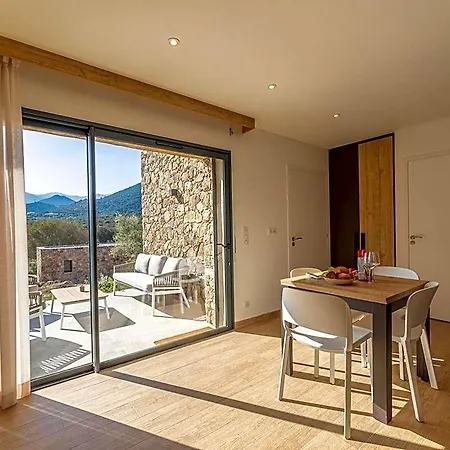 Hotel Les Bergeries Du Domaine De Pinelli 4*
